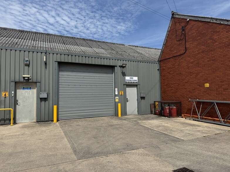 Near Bank, Huddersfield for lease - Building Photo - Image 2 of 2
