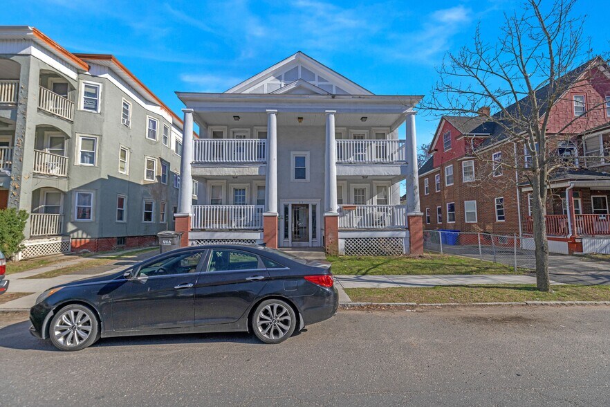 47 Hollywood St, Springfield, MA à vendre - Photo principale - Image 1 de 1