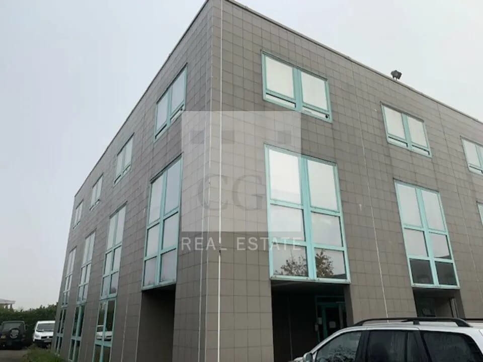 25 Rue Du 35Eme Regiment D'Aviation, Bron for lease Building Photo- Image 1 of 6