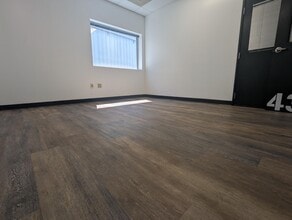 3901 SE Naef Rd, Portland, OR for lease Interior Photo- Image 1 of 9