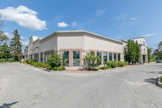 29-35 Cedar Pointe Dr, Barrie, ON for lease Building Photo- Image 2 of 2
