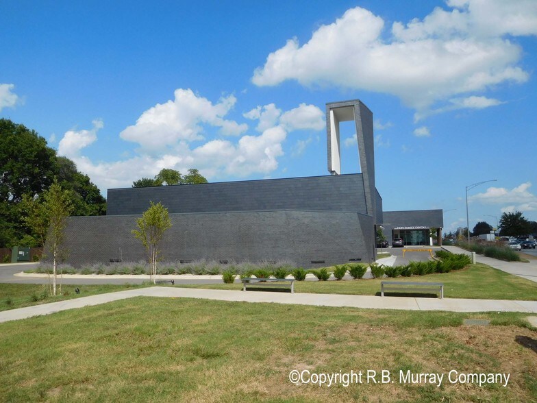 1251 E Sunshine St, Springfield, MO à louer - Photo du bâtiment - Image 2 de 8