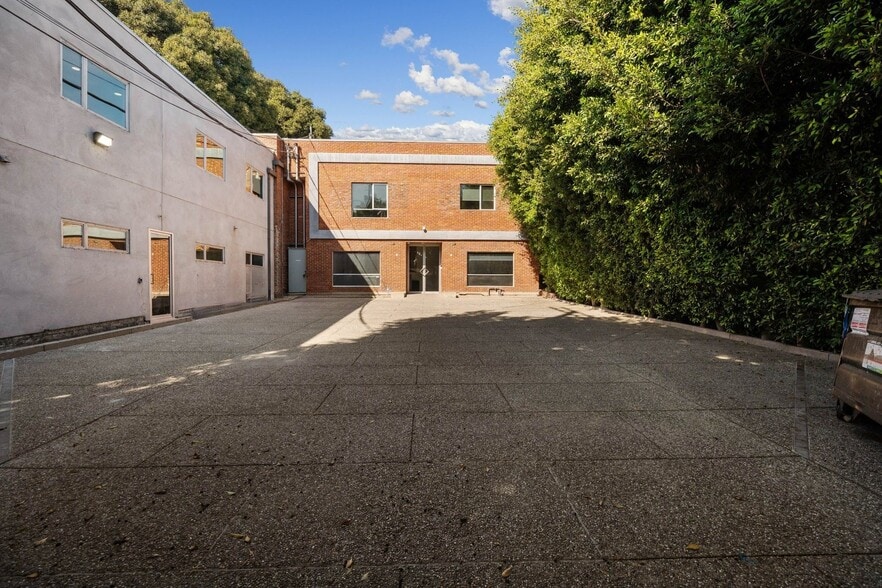 11333 Iowa Ave, Los Angeles, CA for sale - Building Photo - Image 2 of 15