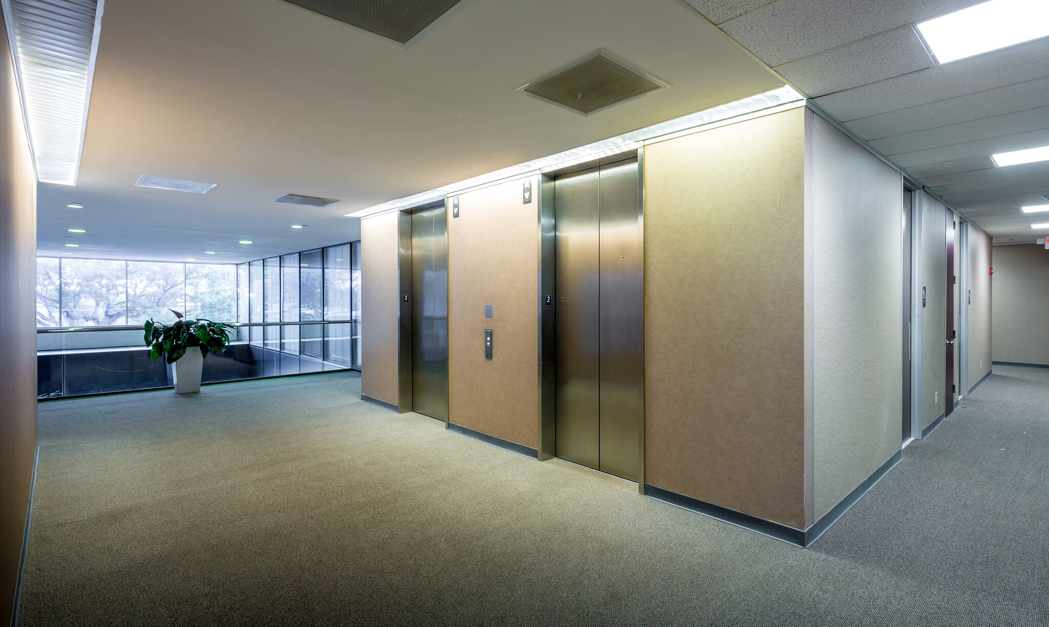 12600 N Featherwood Dr, Houston, TX à louer Photo intérieure- Image 1 de 9