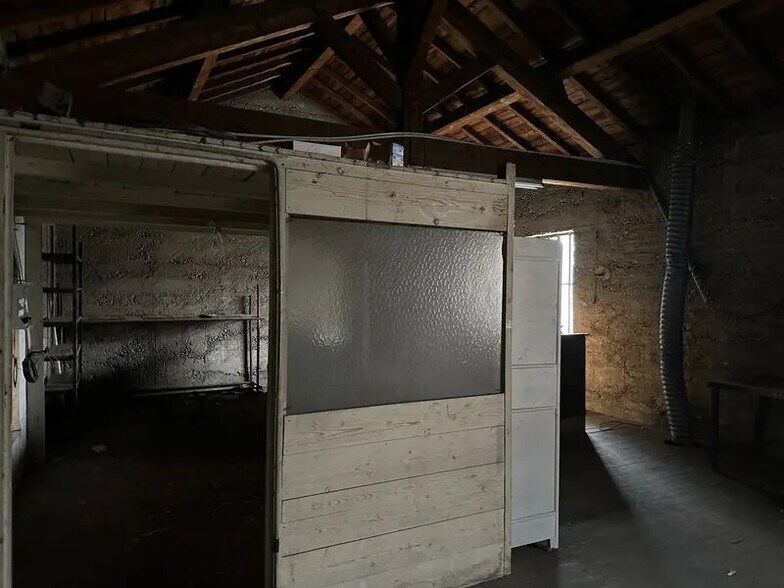 Flex dans Saint-Priest à louer - Photo du bâtiment - Image 2 de 6