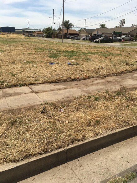 1280 Hazelton Ave, Stockton, CA for sale - Building Photo - Image 2 of 2