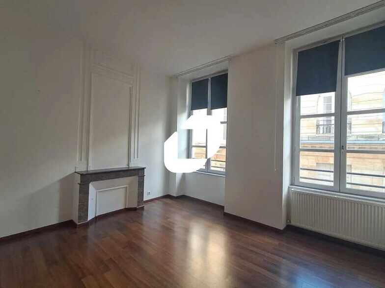 Bureau dans Bordeaux à louer - Photo du bâtiment - Image 2 de 16