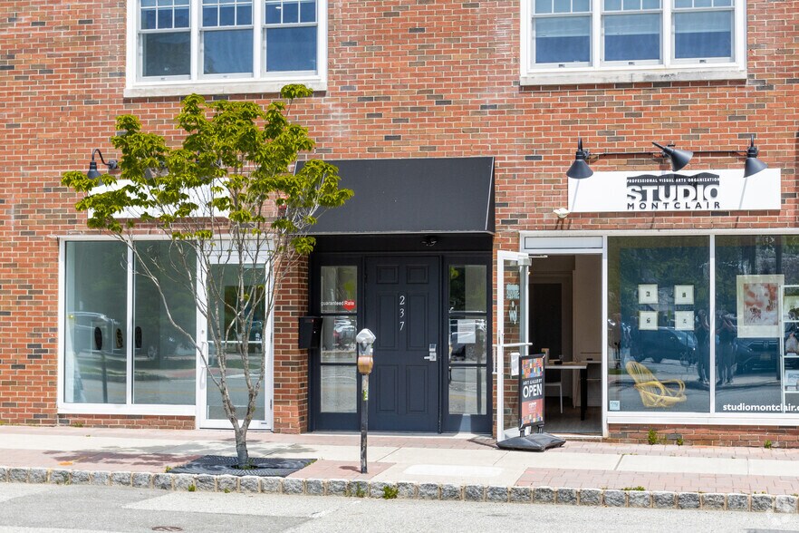 237-249 Lorraine Ave, Montclair, NJ à louer - Photo du bâtiment - Image 3 de 4