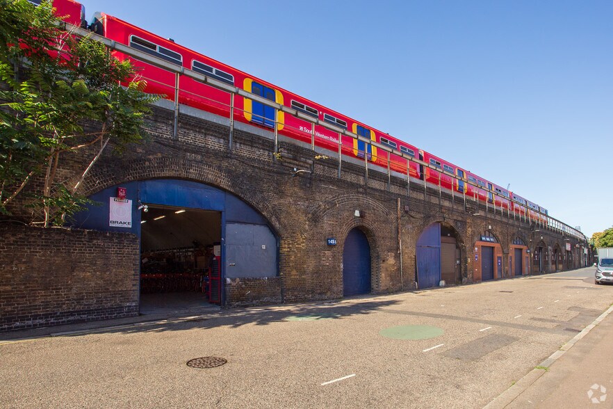 Newport St, Londres à louer - Photo principale - Image 1 de 4