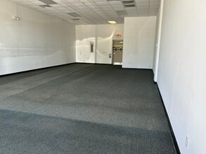 1002 Gardner Hill Dr, Jamestown, NC for lease Interior Photo- Image 1 of 2