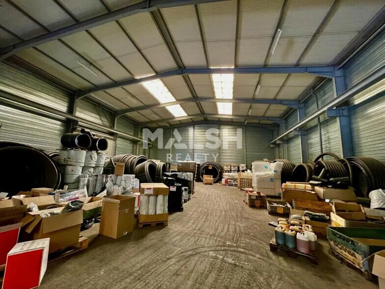 Flex in GRIGNY-SUR-RHÔNE for lease - Interior Photo - Image 3 of 8