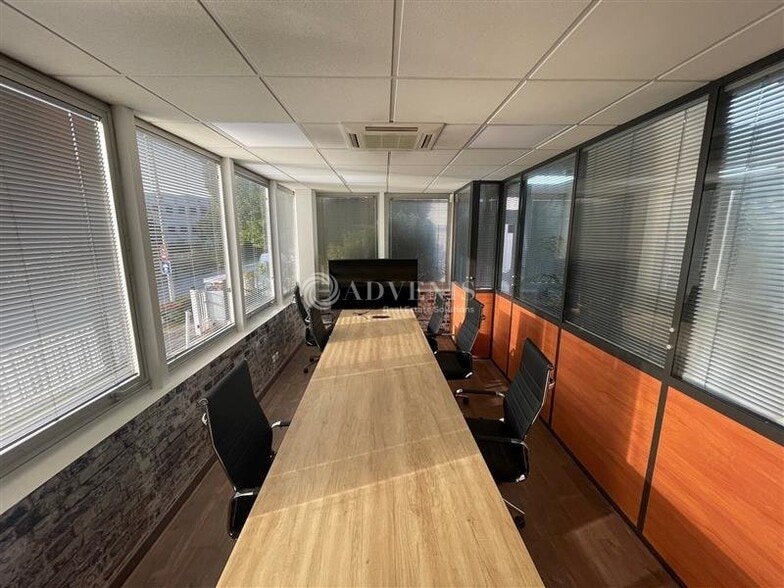 Office in Neuilly-sur-Marne for lease - Interior Photo - Image 2 of 4