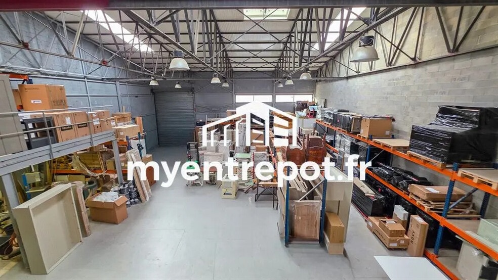 Flex in Marseille for lease - Interior Photo - Image 1 of 6