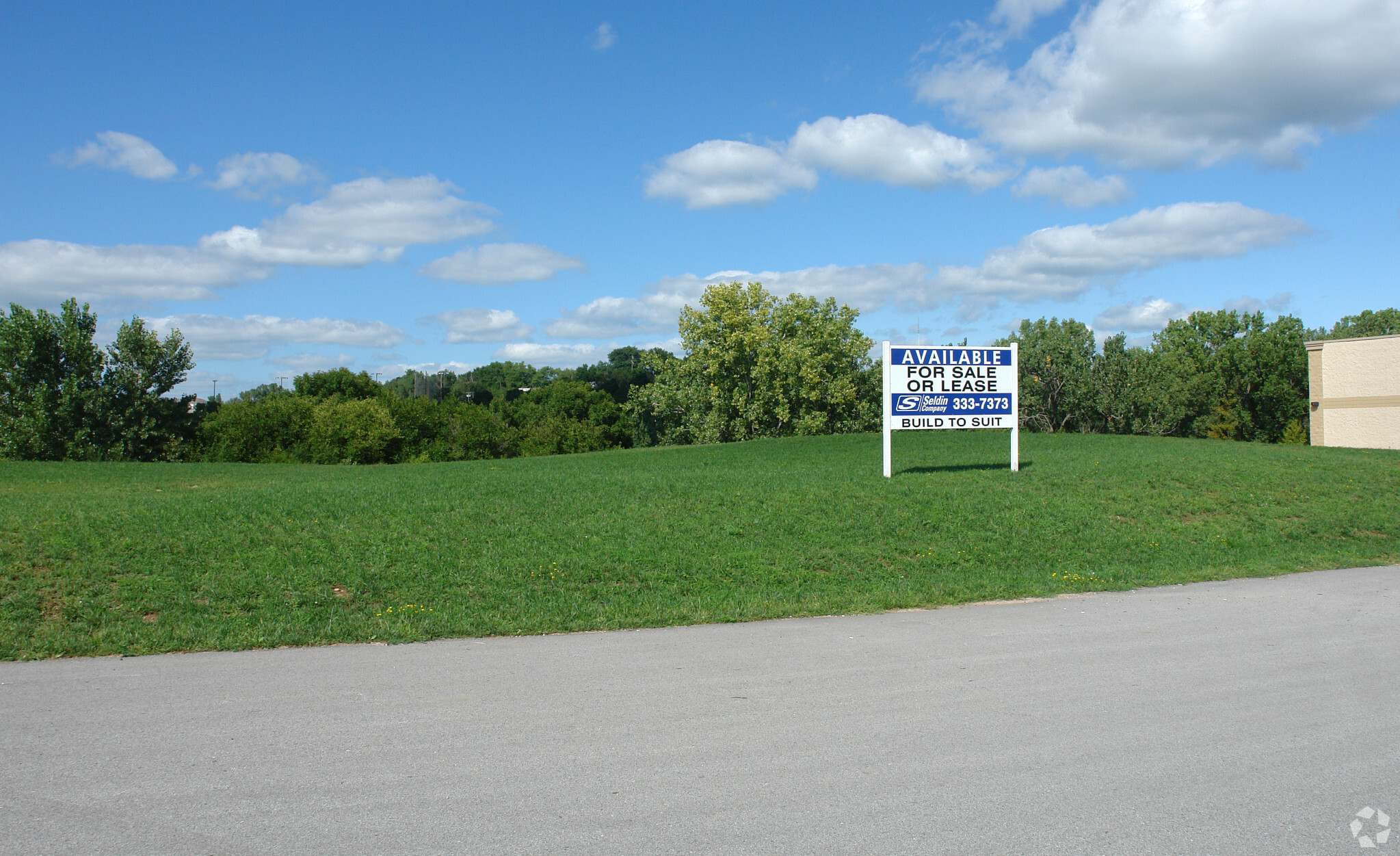 72nd & Ames Ave, Omaha, NE for sale Primary Photo- Image 1 of 1