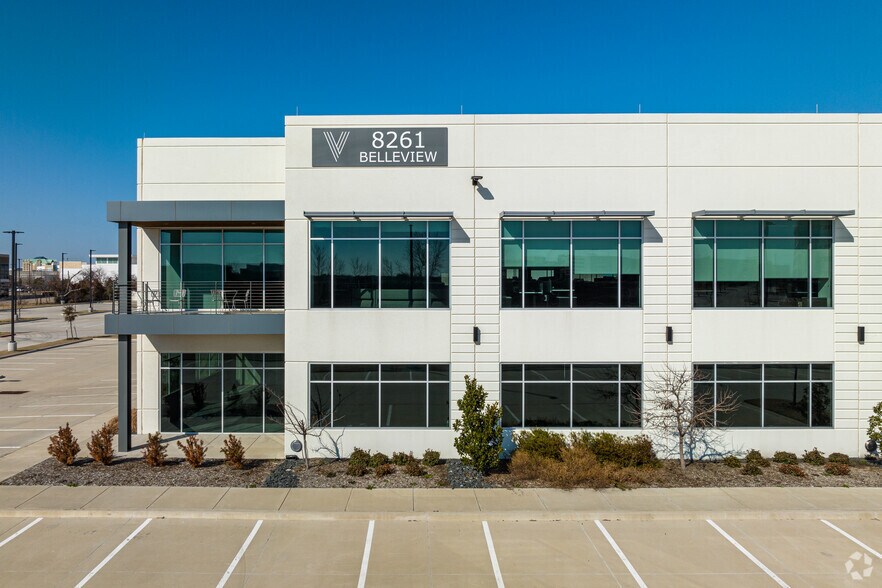 8261 Belleview Dr, Plano, TX à louer - Photo du bâtiment - Image 3 de 21