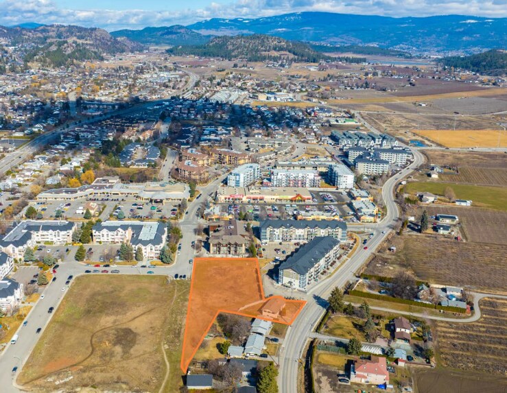 438 Valley Rd, Kelowna, BC à vendre Photo du bâtiment- Image 1 de 3