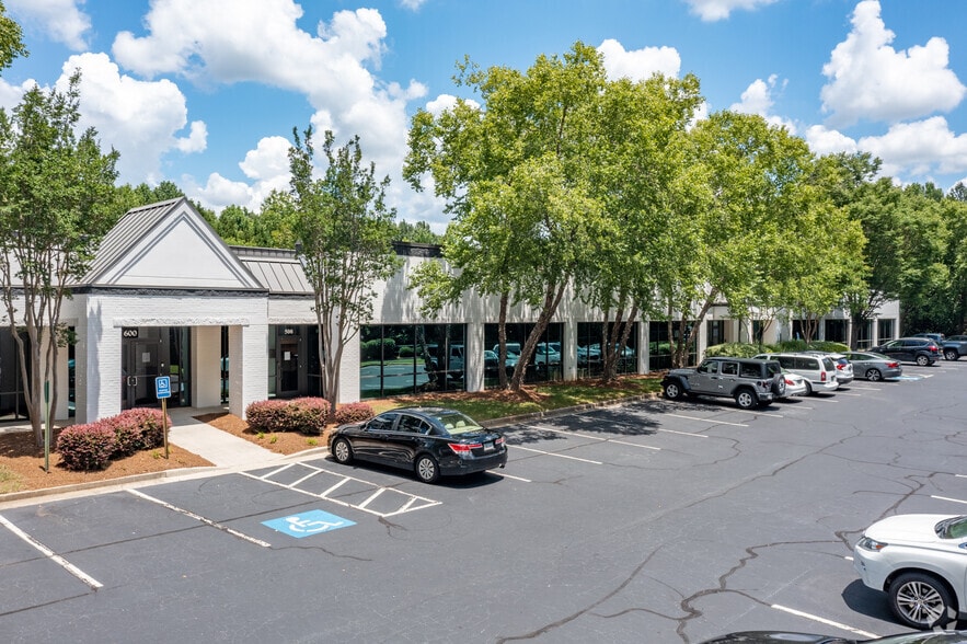 157 Technology Pky, Peachtree Corners, GA for lease - Primary Photo - Image 1 of 10