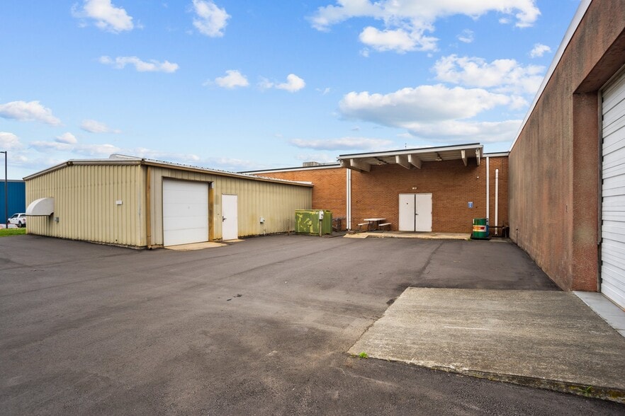 157 Industrial Dr, King, NC for lease - Building Photo - Image 3 of 76
