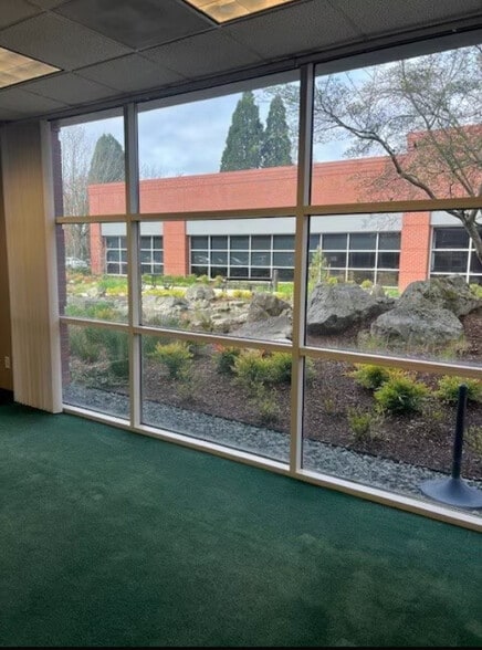 14945 SW Sequoia Pky, Portland, OR for lease - Interior Photo - Image 2 of 5