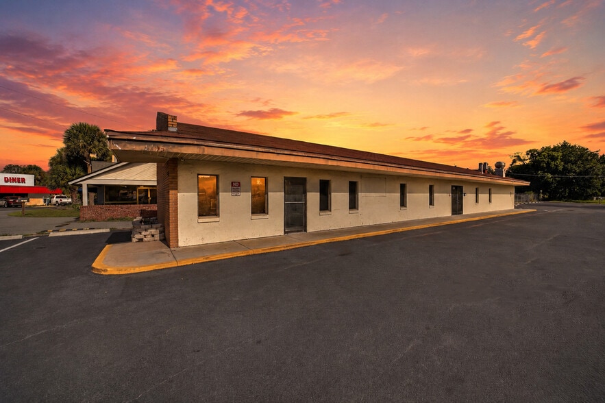 5195 E Silver Springs Blvd, Silver Springs, FL for sale - Building Photo - Image 3 of 67