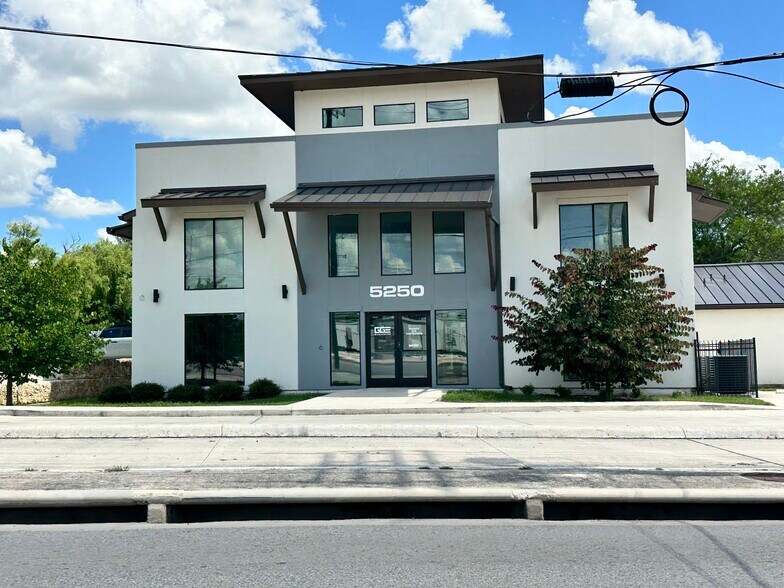 5250 Callaghan Rd, San Antonio, TX à vendre - Photo du bâtiment - Image 1 de 37
