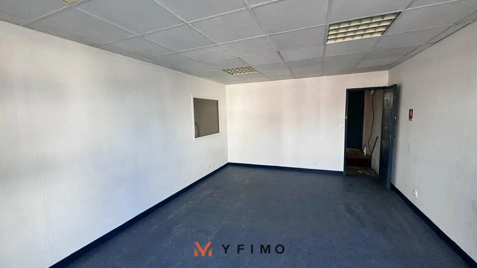 Flex in Marines for lease - Interior Photo - Image 3 of 4