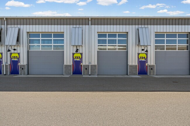 Plus de détails pour 123 Pit Ln, Pontiac, MI - Spécialité à vendre