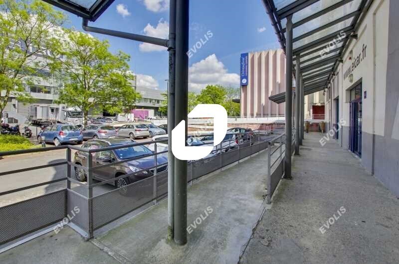 Bureau dans Saint-Denis à louer - Photo du bâtiment - Image 2 de 10