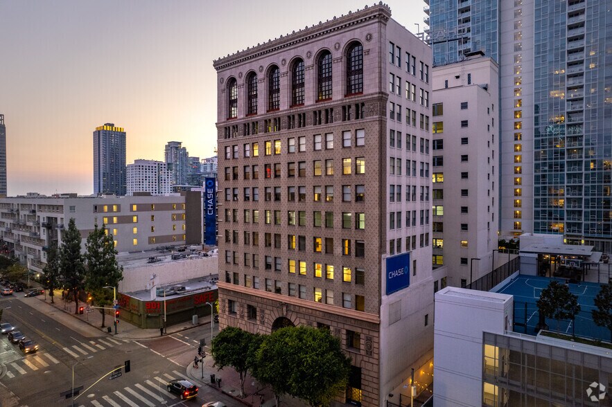 315 W 9th St, Los Angeles, CA à louer - Photo du bâtiment - Image 2 de 31