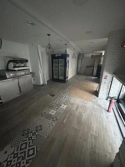 Retail in Paris for sale - Interior Photo - Image 3 of 5