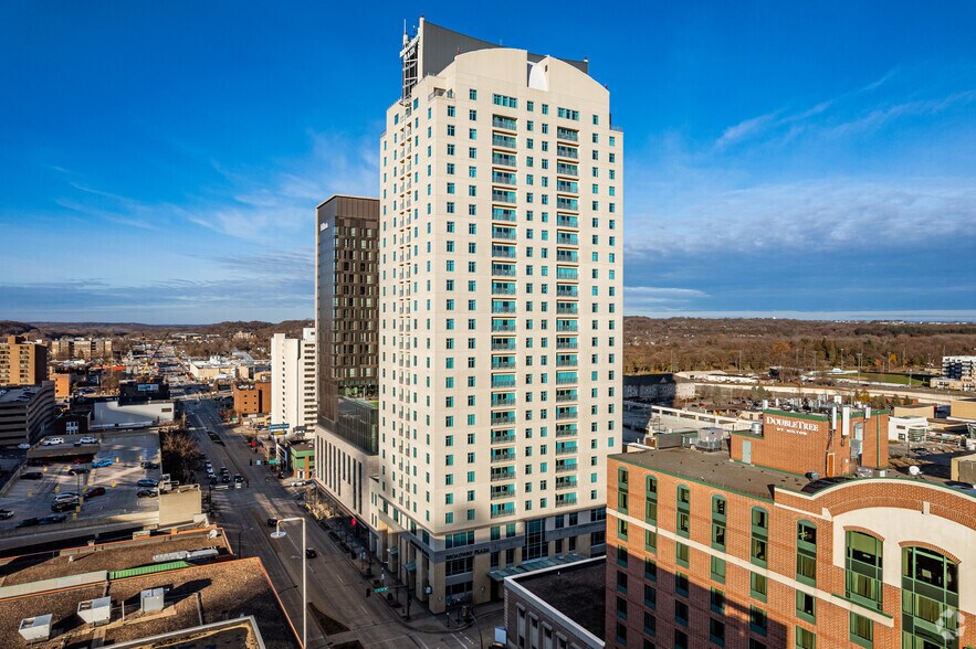 15 1st St SE, Rochester, MN à louer - Photo principale - Image 1 de 17