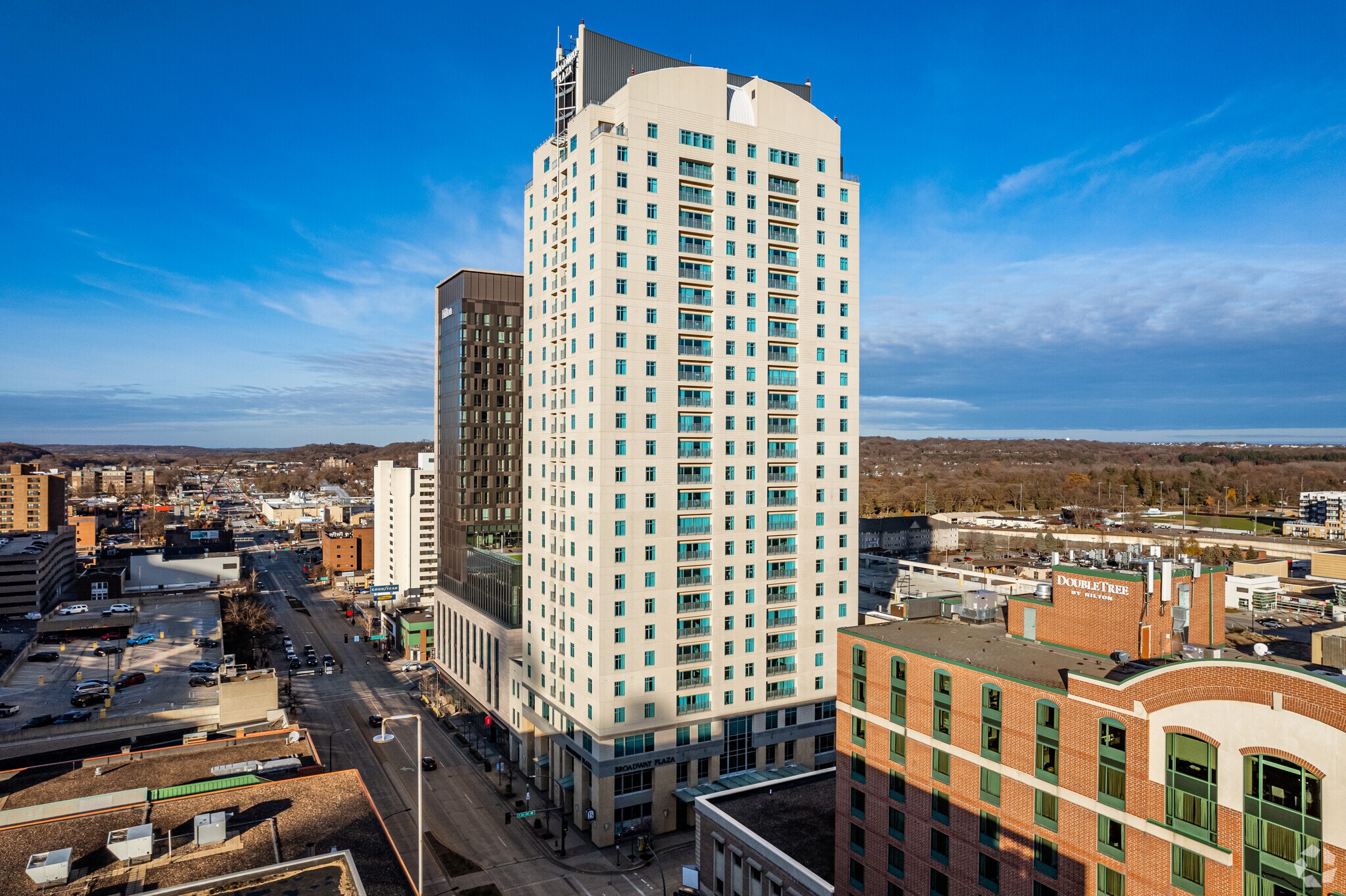 15 1st St SE, Rochester, MN à louer Photo principale- Image 1 de 18