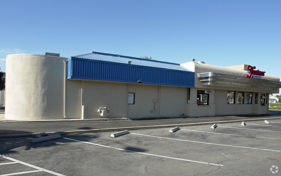 5420 N Blackstone Ave, Fresno, CA à vendre - Photo du bâtiment - Image 2 de 9