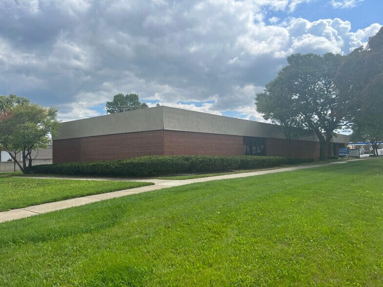 26060 Southfield Rd, Lathrup Village, MI à louer - Photo du bâtiment - Image 3 de 3