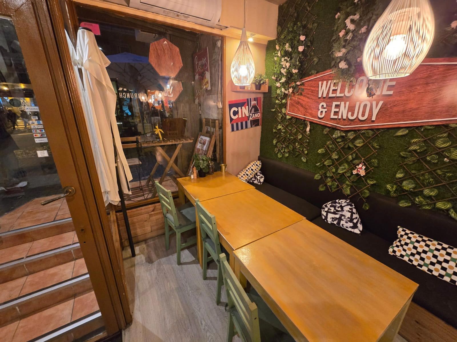 Retail in Barcelona, Barcelona for lease Interior Photo- Image 1 of 13