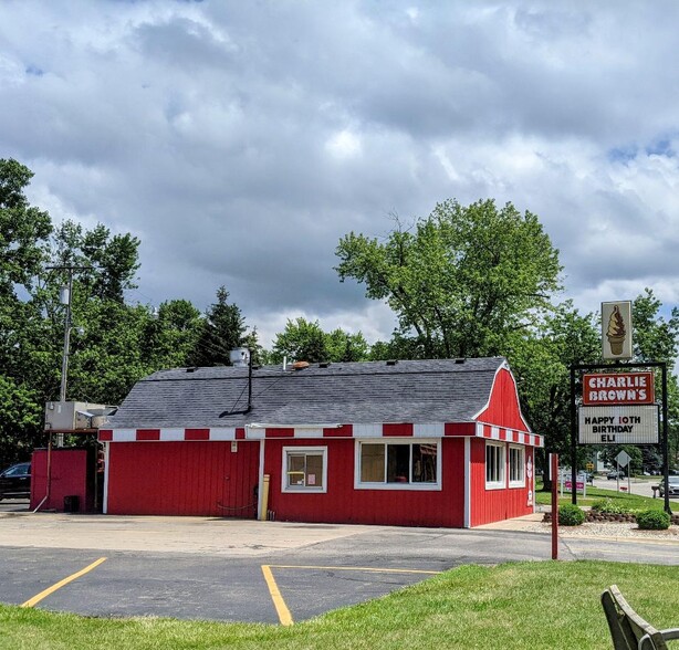 750 N Van Dyke Rd, Almont, MI for sale - Primary Photo - Image 1 of 1