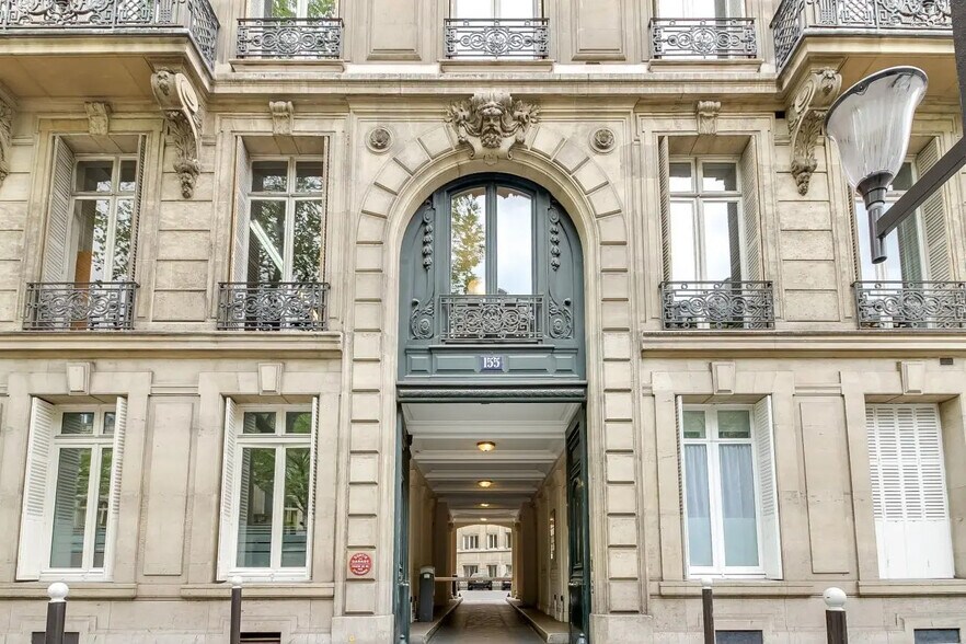 155 Boulevard Haussmann, Paris à louer - Photo du bâtiment - Image 2 de 27