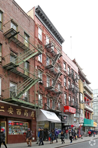 79 Mott St, New York, NY à vendre - Photo du bâtiment - Image 2 de 7