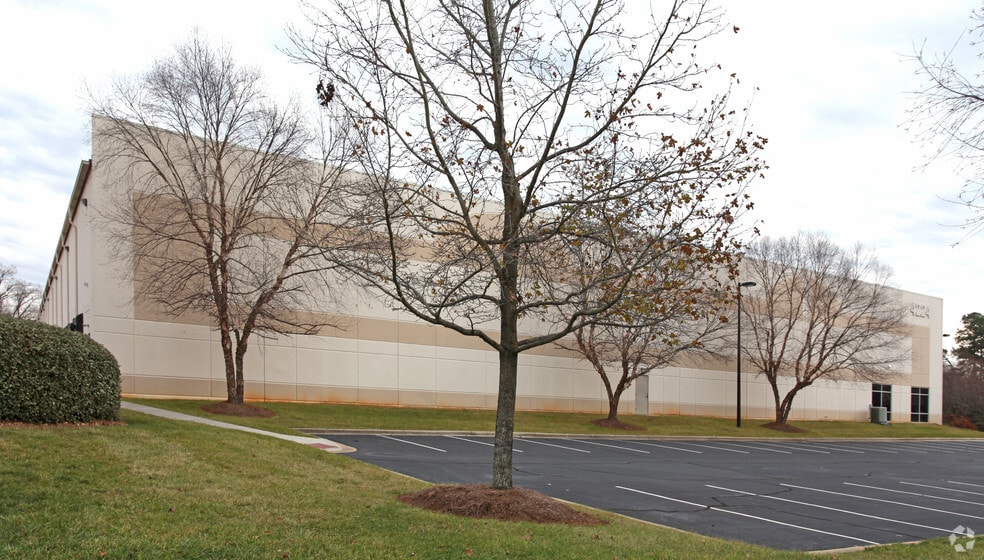 4200 Tudor Ln, Greensboro, NC for lease - Building Photo - Image 3 of 11