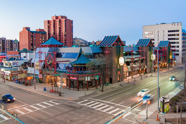 Plus de détails pour 328 Centre St SE, Calgary, AB - Commerce de détail à vendre