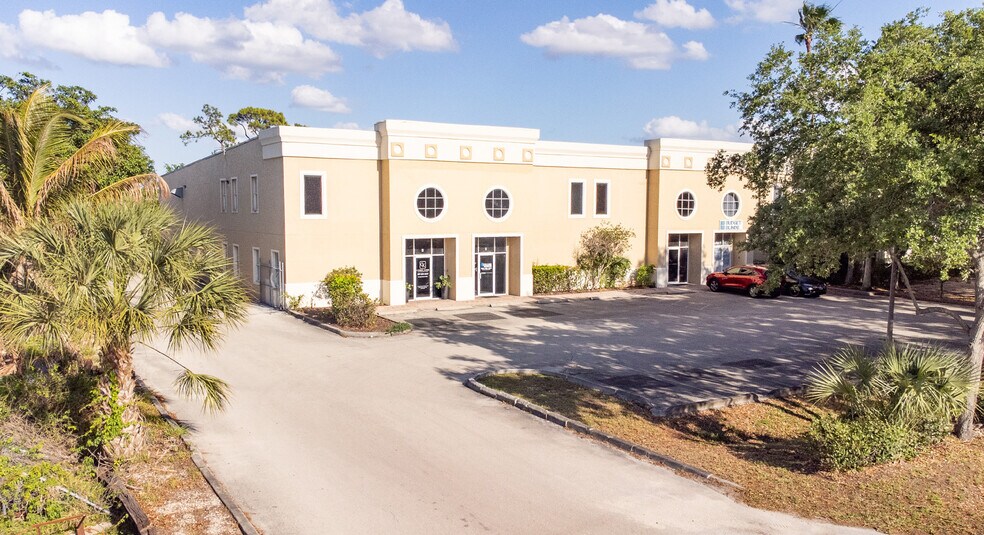5780 Taylor Rd, Naples, FL à vendre - Photo du bâtiment - Image 1 de 11
