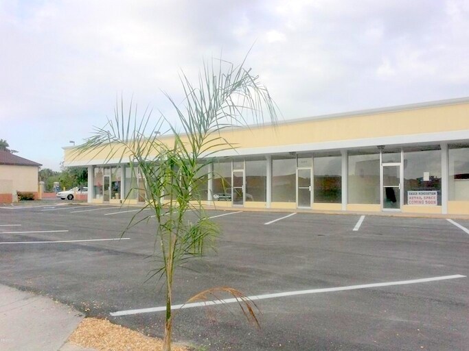2500-2512 S Hopkins Ave, Titusville, FL à louer - Photo du bâtiment - Image 2 de 10