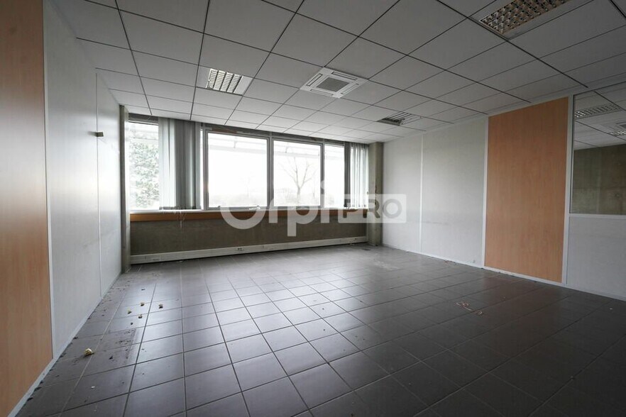 12 Rue Edison, Bron for lease - Interior Photo - Image 3 of 19