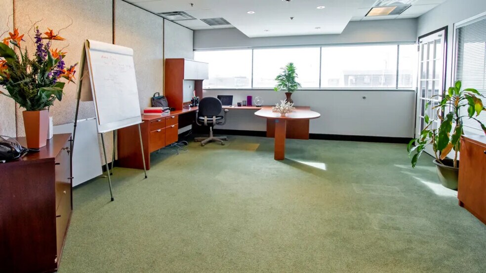 670 Long Beach Blvd, Long Beach, NY for lease - Building Photo - Image 3 of 8