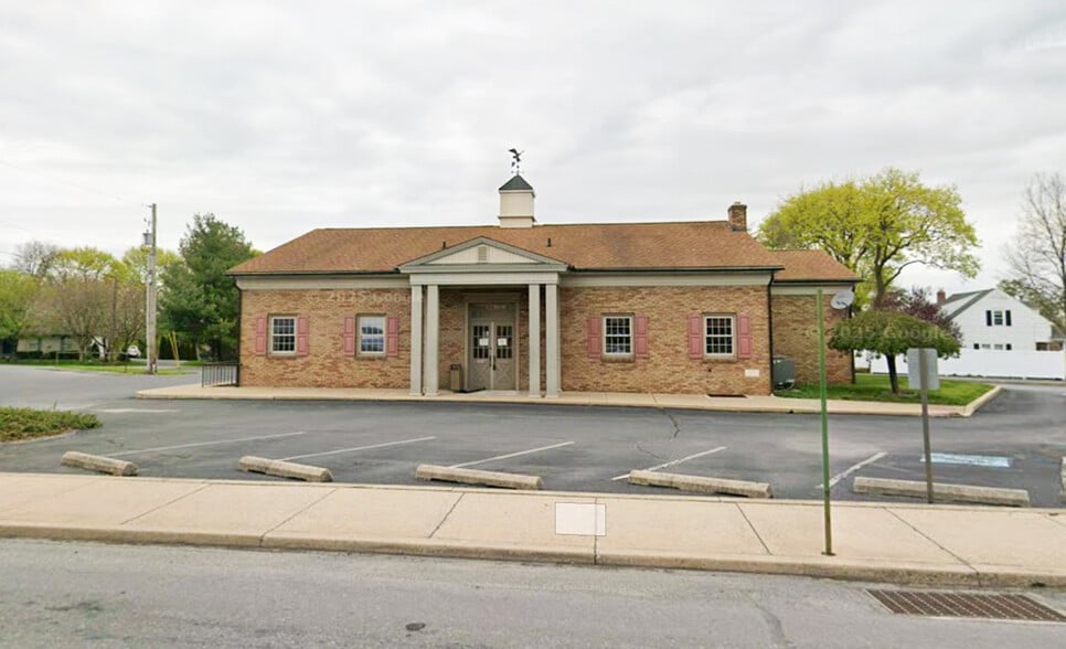 Bank Investment Portfolio portfolio of 7 properties for sale on LoopNet.ca - Building Photo - Image 2 of 15