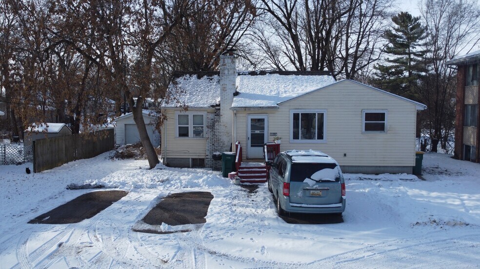 647 Buena Vista St, Mount Morris, MI à vendre - Photo du bâtiment - Image 3 de 4