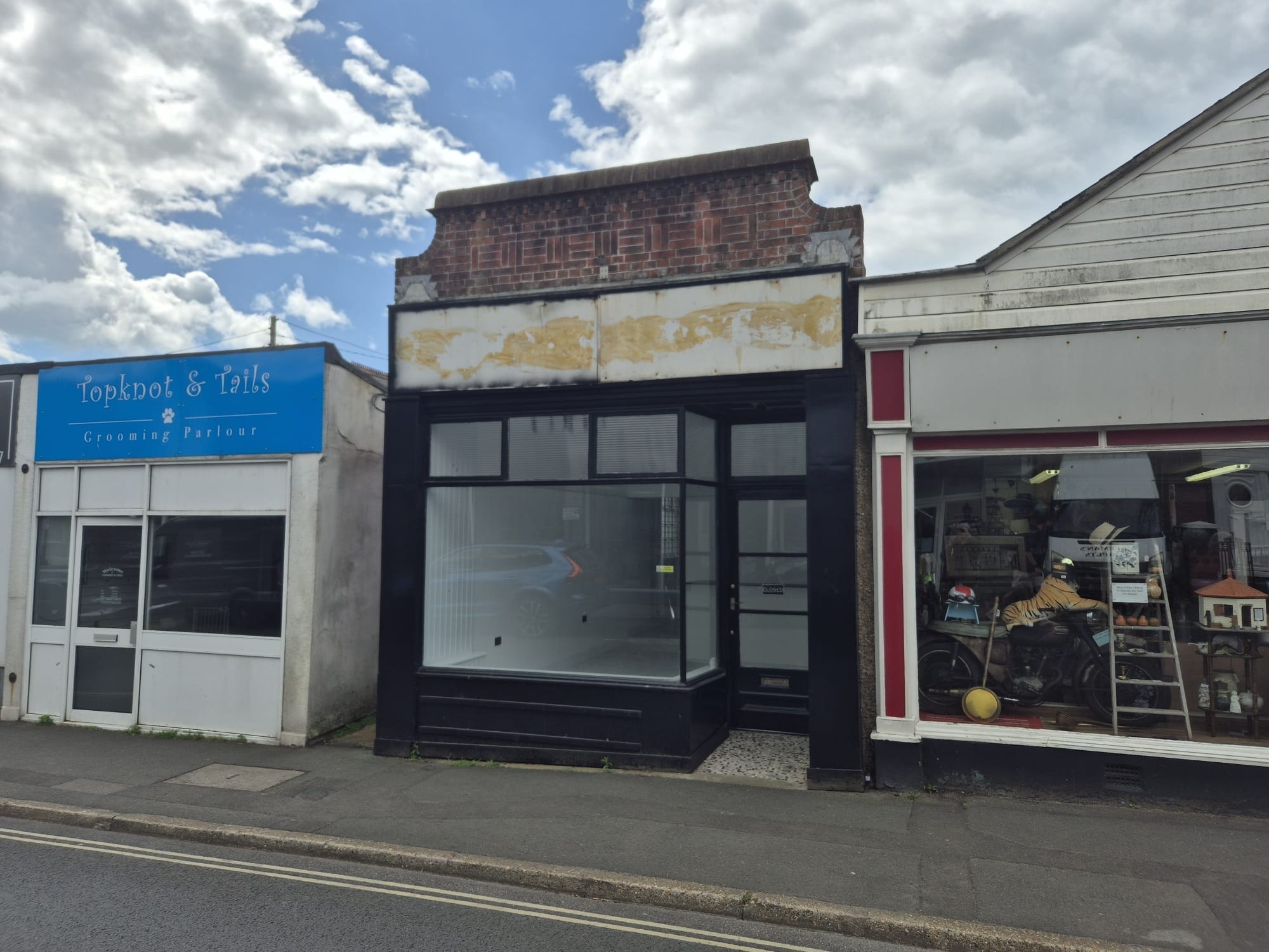30 Avenue Rd, Freshwater for sale Building Photo- Image 1 of 2
