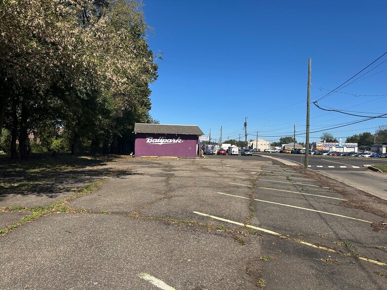 7201 Bristol Pike, Levittown, PA à vendre - Photo du bâtiment - Image 3 de 5