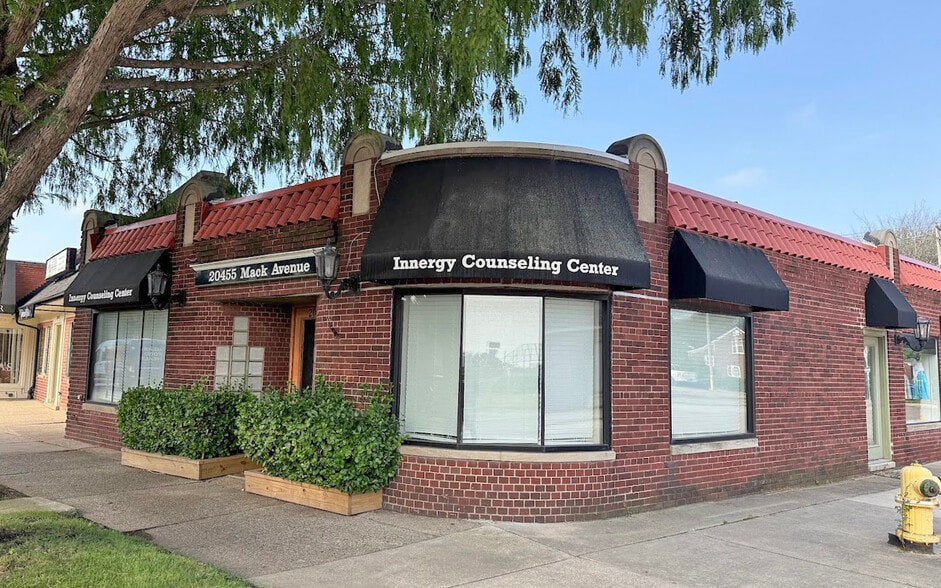 20455 Mack Ave, Grosse Pointe Woods, MI for lease - Building Photo - Image 2 of 7