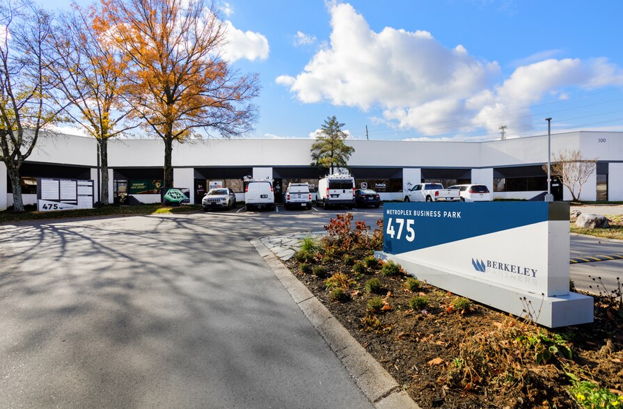 475 Metroplex Dr, Nashville, TN à louer - Photo du bâtiment - Image 2 de 5